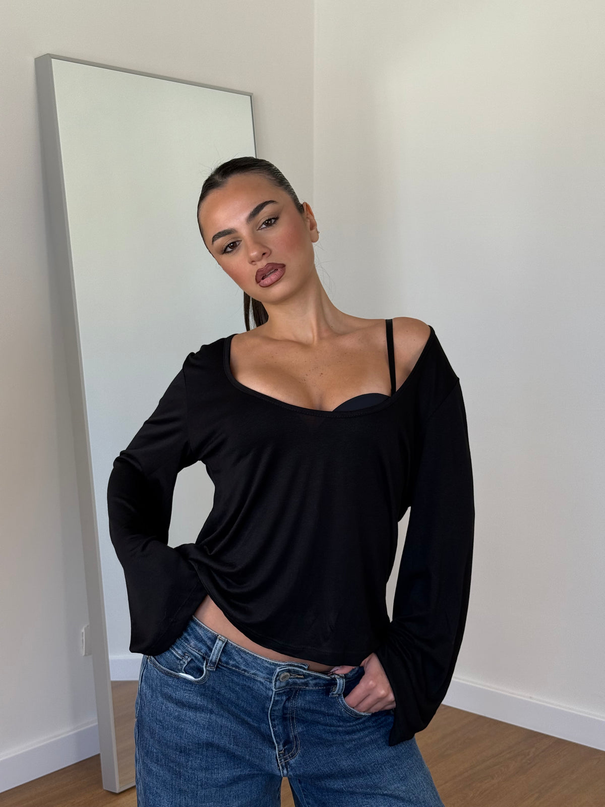 VEILED V LONGSLEEVE SHIRT BLACK