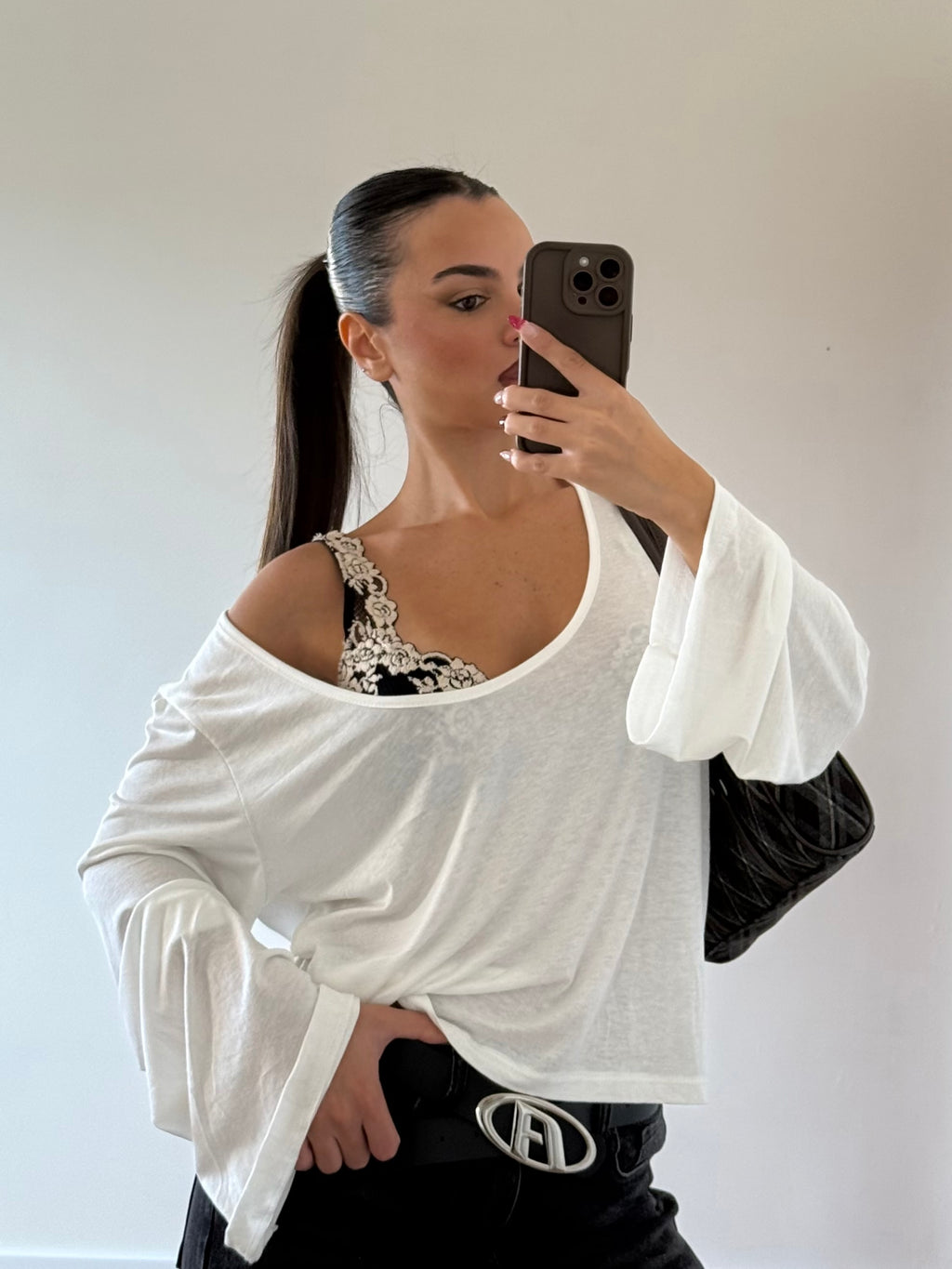 VEILED V LONGSLEEVE SHIRT WHITE