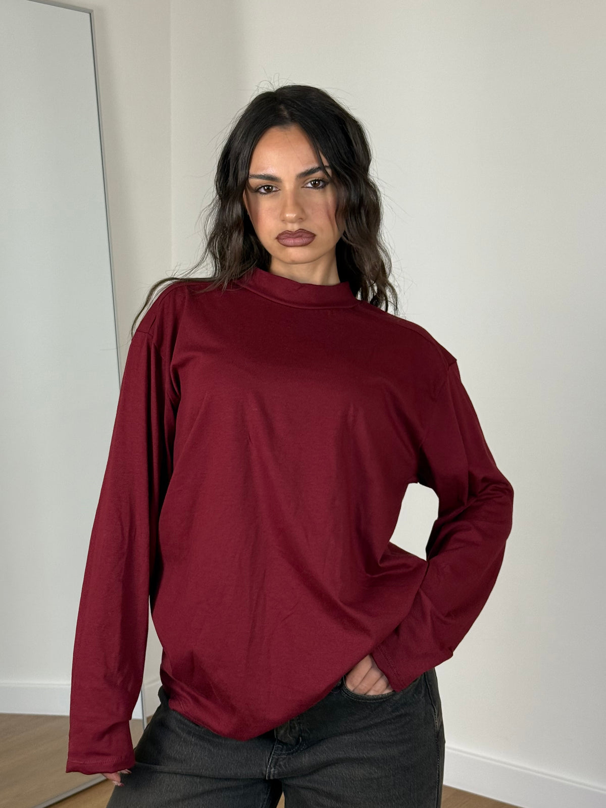 BASIC LONGSLEEVE MOCK-NECK SHIRT WINE